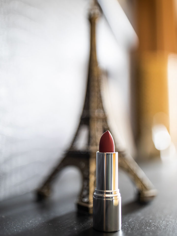 Lippenstift naast de Eiffeltoren